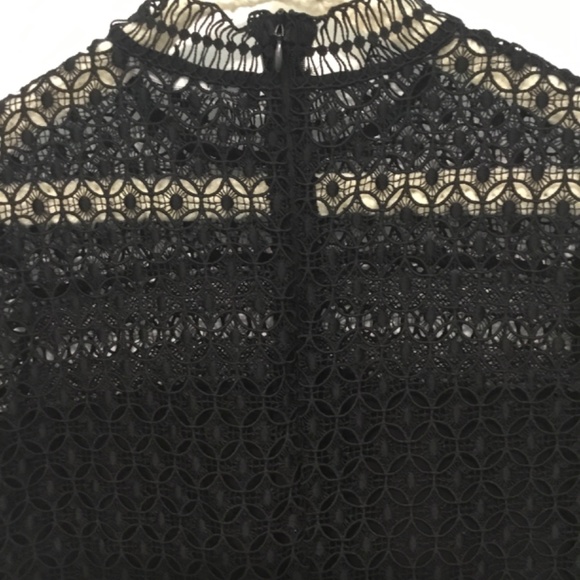 Zara women small black top with zip on back, crochet/mesh overlay. Pre owned - Picture 6 of 9